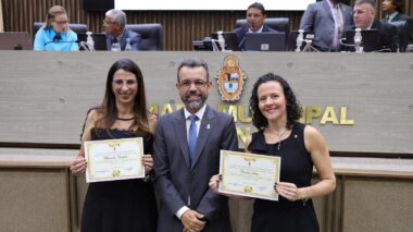 Peixoto homenageia projeto social que leva arte para crianças e adolescentes da zona Norte de Manaus