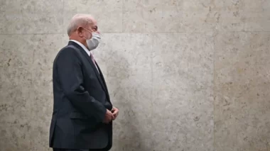 Lula retorna ao Hospital Sírio Libanês, no DF, neste sábado