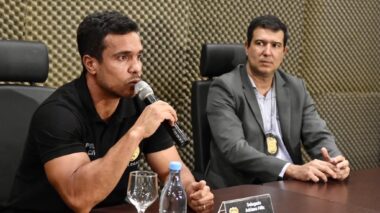 PC-AM prende dupla e apreende adolescente por roubo a escola de idiomas no conjunto Vieiralves