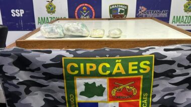 Base Fluvial Arpão: Polícia encontra entorpecentes escondidos em fraldas descartáveis dentro de embarcação, em Coari