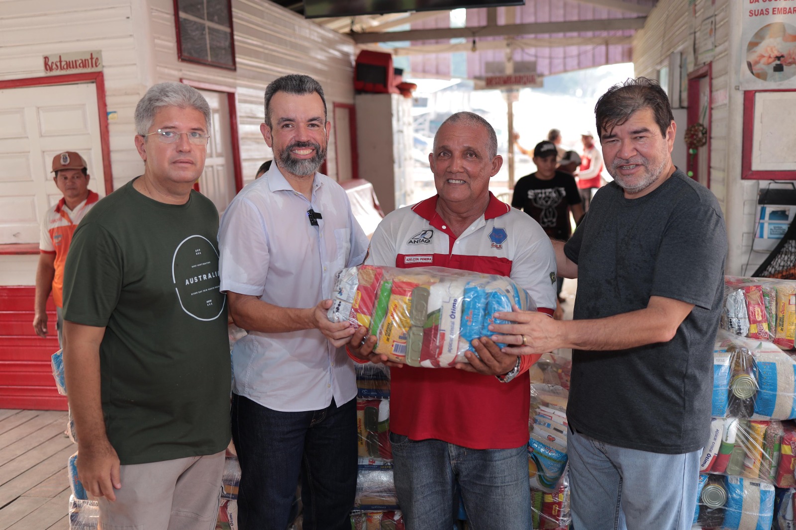 No momento, você está visualizando Peixoto participa da entrega de cestas básicas em parceria com a Prefeitura de Manaus