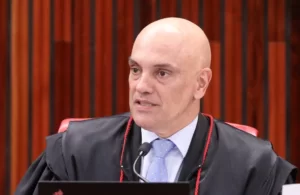 Leia mais sobre o artigo Moraes diz que foi transformado em vilão: Comunismo dá ibope