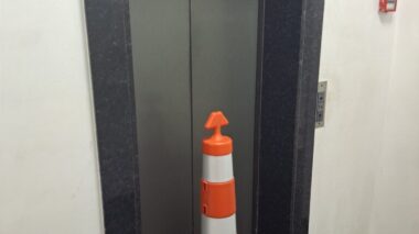 Elevador do Tribunal de Justiça do Amazonas despenca com 7 pessoas