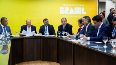 Senador Omar destaca rapidez do Governo Lula na liberação de R$ 650 milhões em auxílio para a seca no Amazonas