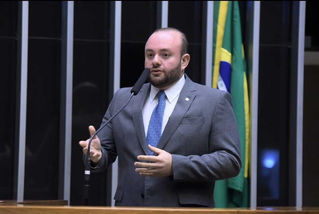 Você está visualizando atualmente Ministério da Justiça mobiliza Força Nacional após pedido urgente de Fausto Santos Júnior para combater queimadas no Amazonas