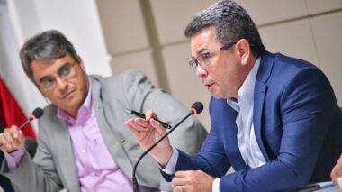 Governo do Amazonas garante recursos federais para controlar incêndios florestais e desmatamento até 2026