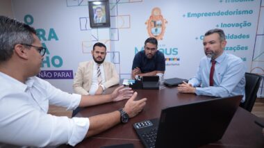 Em reunião com secretarias, Peixoto debate ações que projetem tecnologia e negócios, em Manaus