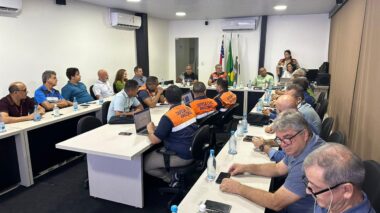 Comitê de Enfrentamento à Estiagem alinha estratégias com empresas de táxi aéreo e fornecedores de combustível para garantir abastecimento no estado