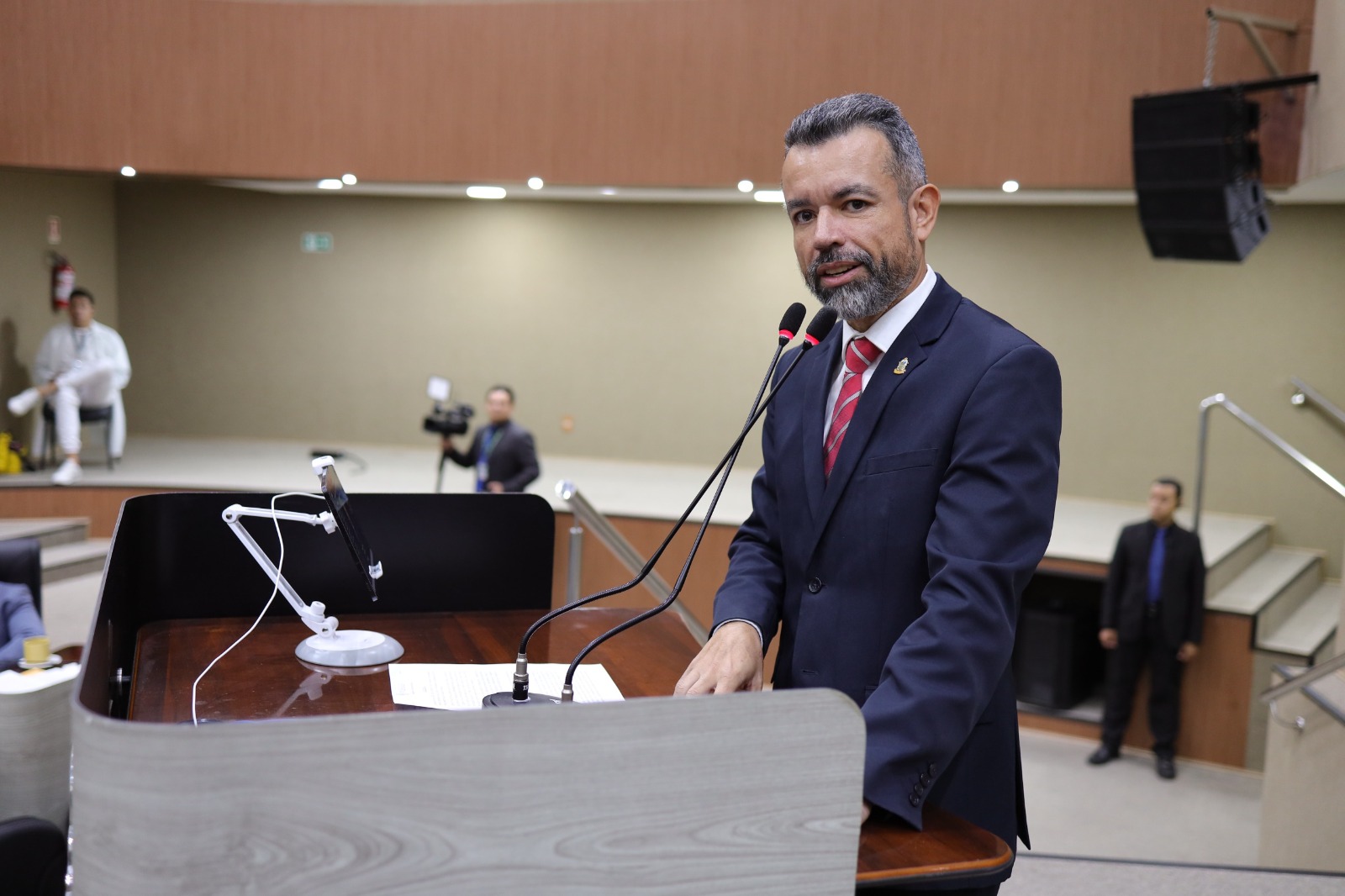 No momento, você está visualizando Na Tribuna da CMM, Peixoto alerta sobre os riscos da vazante que atinge Manaus