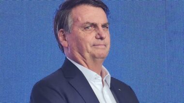 Bolsonaro: Não há comparação entre Paulo Guedes e Haddad