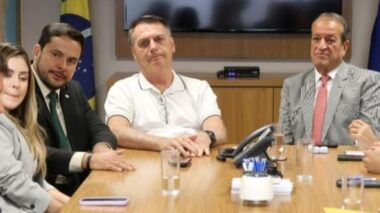 Capitão Alberto Neto lidera caravana da direita do AM em encontro com Bolsonaro e Valdemar