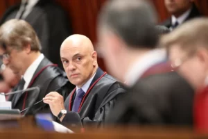 Leia mais sobre o artigo Moraes manda PF investigar R$ 17 milhões em Pix a Jair Bolsonaro