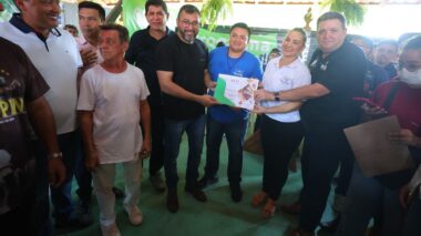 Wilson Lima prestigia 37ª Expopin e entrega Cartões do Produtor Primário