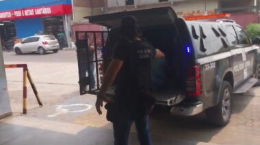 PC-AM prende integrantes de grupo criminoso por roubos em paradas de ônibus