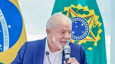 Lula diz que feriados aos sábados farão PIB aumentar em 2024