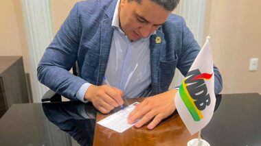 Prefeito de Borba, Simão Peixoto filia-se ao MDB