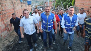 Asfalta Amazonas: Governador Wilson Lima vistoria início de obras de recuperação viária na comunidade Coliseu I, na zona leste de Manaus