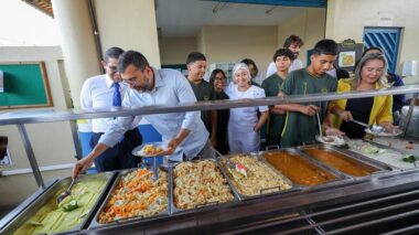 Wilson Lima lança editais de mais de R$ 43 milhões para os programas de Regionalização da Merenda e de Mobiliário Escolar