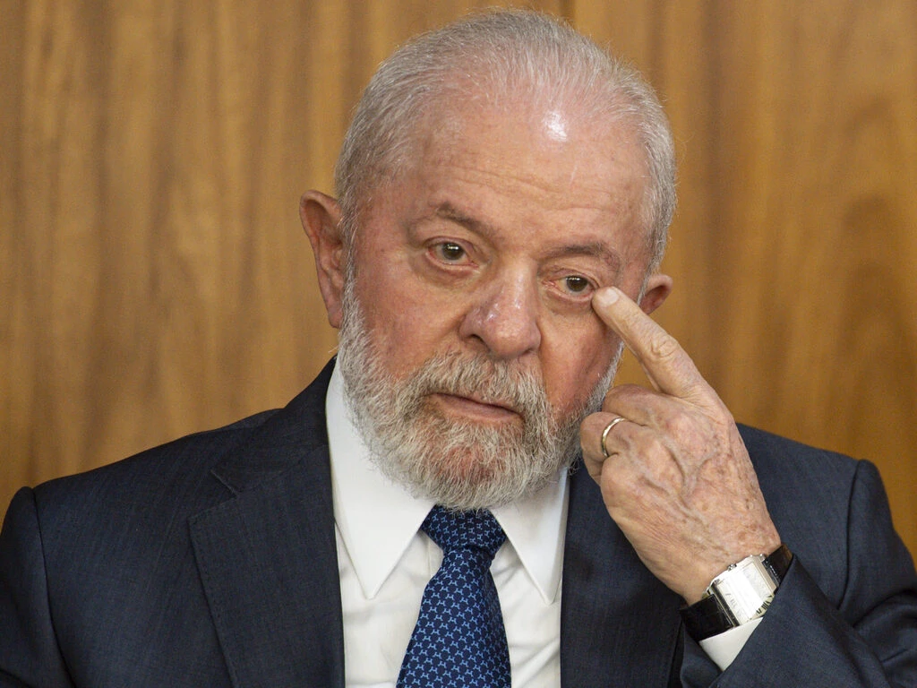 Você está visualizando atualmente Lula veta desoneração da folha de pagamento, atendendo a Haddad