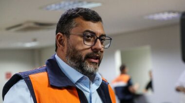 Wilson Lima anuncia antecipação do Auxílio Estadual de novembro e atualiza número de municípios que receberam ajuda humanitária nos últimos 30 dias