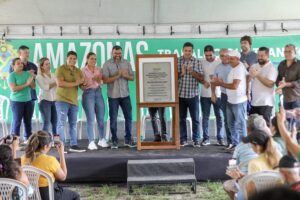 Leia mais sobre o artigo Wilson Lima inaugura mais três ramais e contabiliza 30 quilômetros de obras de pavimentação em Manacapuru neste ano