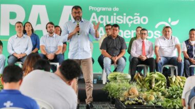 Wilson Lima entrega 80 toneladas de alimentos adquiridos da agricultura familiar a instituições que atendem 10 mil famílias