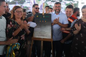 Leia mais sobre o artigo Em inauguração do complexo viário prefeito José Fernandes, Wilson Lima renova convênio que garante o Passe Livre Estudantil