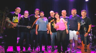 Amigos que adoram reviver canções que marcaram as gerações de roqueiros dos anos 80 e 90 preparam grande apresentação para comemorar 27 anos da Overload.