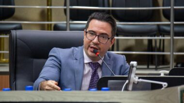 Rodrigo Guedes volta a cobrar convocação de aprovados no concurso da Semsa