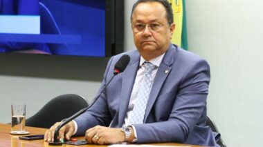 Julgamento sobre cassação de Silas Câmara retorna nesta quarta-feira