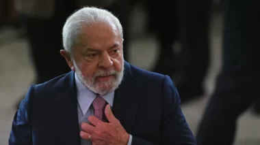 Lula veta calendário de emendas e amplia atrito com o Congresso