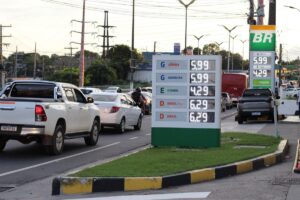 Leia mais sobre o artigo Postos reduzem preço da gasolina após Procon iniciar operação em Manaus