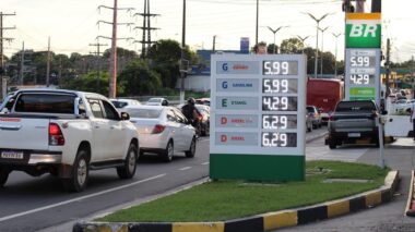 Postos reduzem preço da gasolina após Procon iniciar operação em Manaus