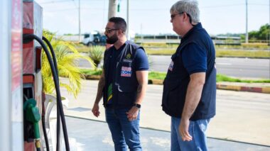 Após denúncias, Procon-AM fiscaliza postos de gasolina para coibir aumentos abusivos