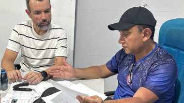 Peixoto visita instituição de apoio à cultura popular da capital