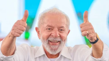 Lula promete voltar a Magé para tomar cerveja e cachaça