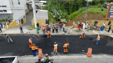 Obras de cratera na Constantino Nery são encerradas e avenida é liberada