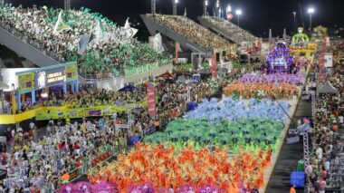 Carnaval na Floresta 2024: Desfile das escolas de samba reúne 60 mil espectadores no Sambódromo