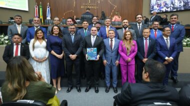 Na abertura dos trabalhos legislativos, Wilson Lima ressalta alinhamento entre poderes e manutenção de investimentos em áreas prioritárias em meio a desafios