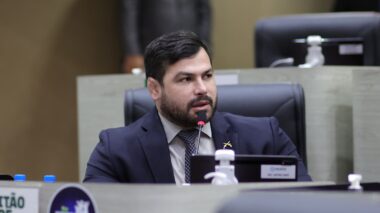 Capitão Carpê solicita convocação de Renato Júnior para explicar suspeitas em contrato de R$ 119 milhões