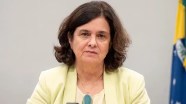 Ministra da Saúde cede à pressão e recua em nota sobre aborto