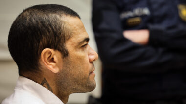 As primeiras imagens de Daniel Alves no tribunal, um ano após a detenção