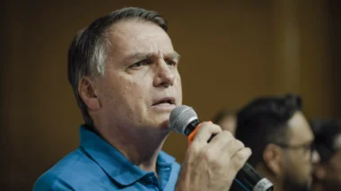 Bolsonaro confirma que esteve em embaixada da Hungria