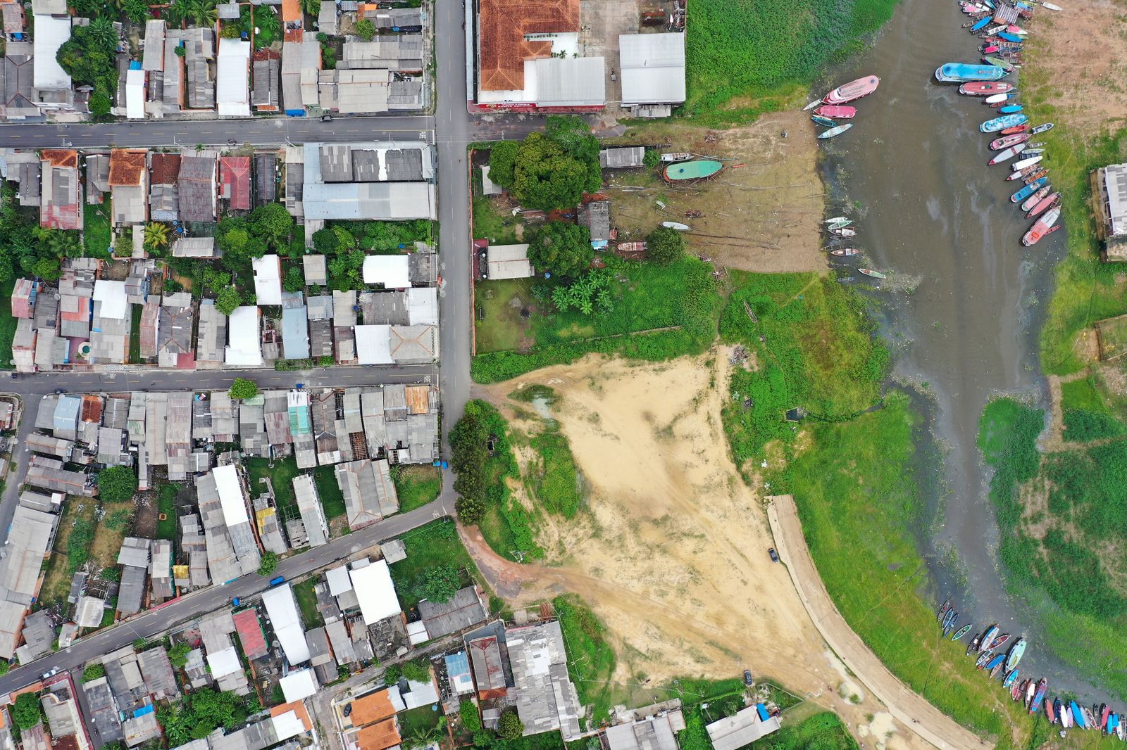 Você está visualizando atualmente Governo do Amazonas vai antecipar obras da rede de água e esgoto do Prosai Parintins