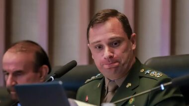 Mauro Cid sai preso após depoimento no STF