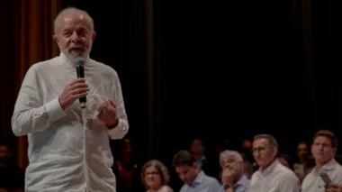 Lula diz que Lei Rouanet não é para sustentar vagabundo