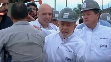 Guiado por Wesley Batista, Lula visita JBS 