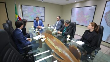 Wilson Lima apresenta mercado de carbono e iniciativas sustentáveis do Amazonas à embaixadora polonesa no Brasil