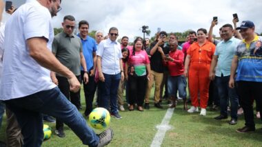Wilson Lima entrega estádio, anuncia polo do Pelci e leva fomento aos setores social e primário em Presidente Figueiredo