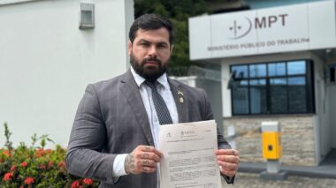 Capitão Carpê leva ao Ministério Público do Trabalho denúncias de exploração de garis em Manaus